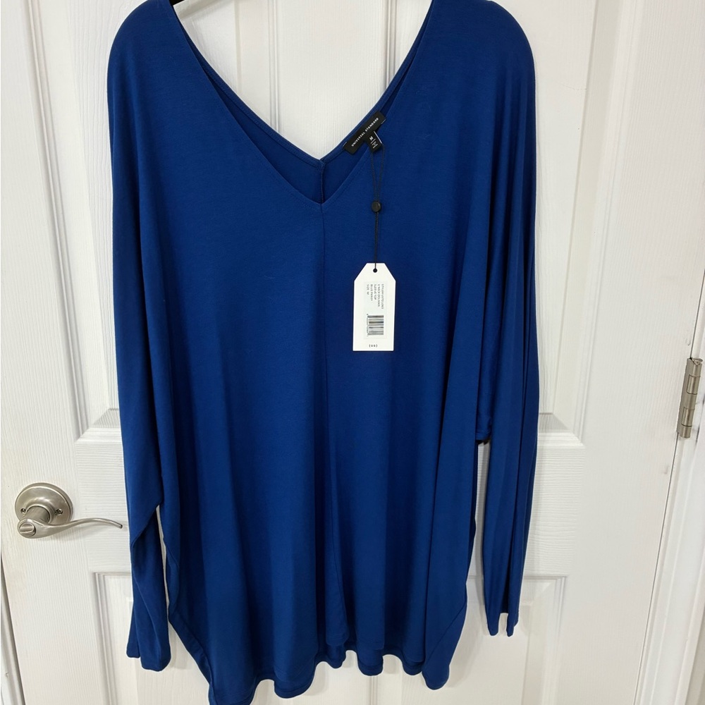 Universal Standard Royal Blue V-Neck t-shirt (M) - Picture 3 of 3